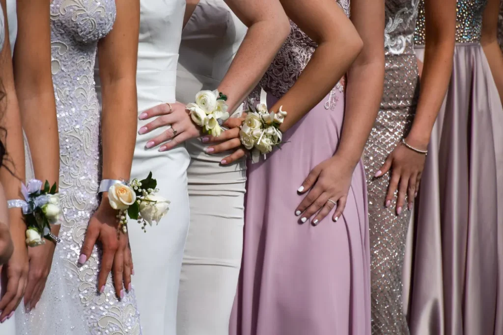 Occasion Suits vs. Dresses for Women in Dubai